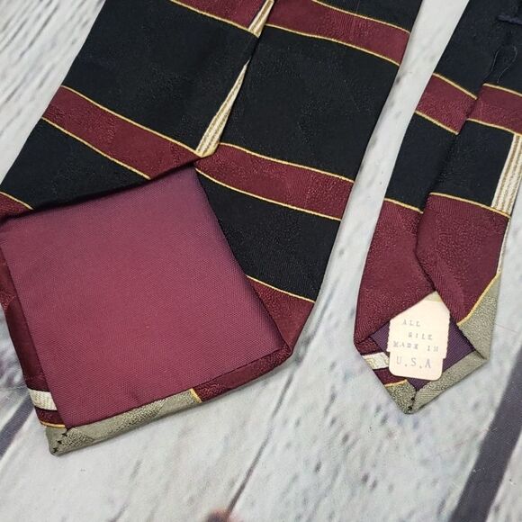 Vintage 80s Abstract Maroon Black Art Tie - Picture 3 of 8